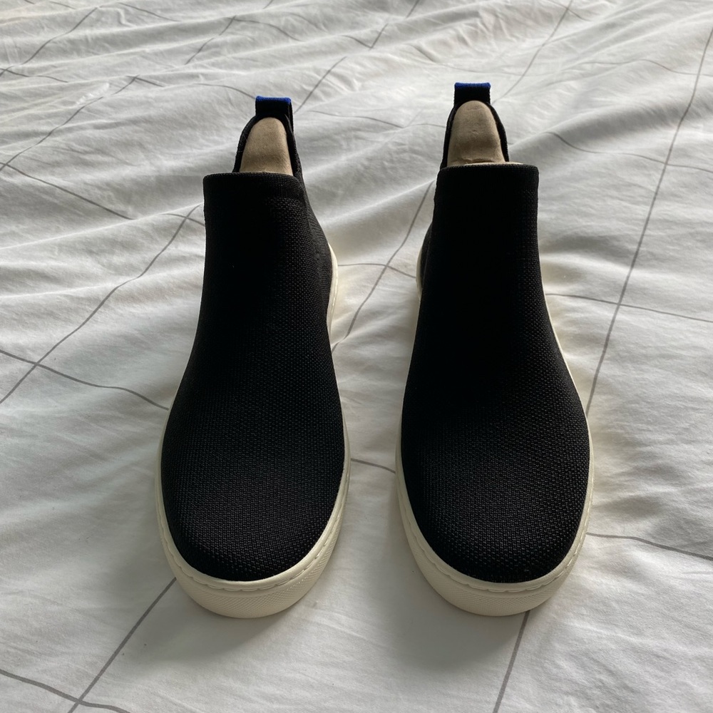 Brand new black “The Chelsea” Rothy’s sz 8.5.